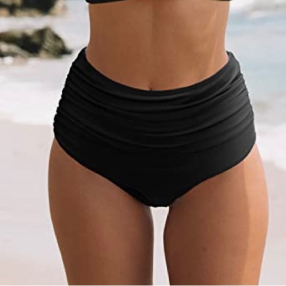 Cupshe high waist bikini bottom BNWT size Medium.